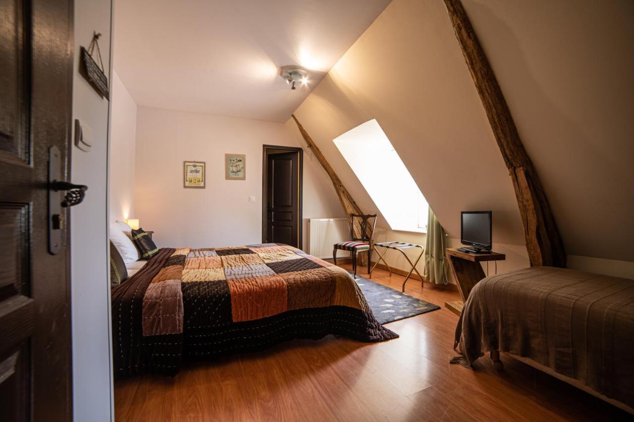 Domaine De La Tour Bed & Breakfast Saint-Pierre-Canivet Bagian luar foto