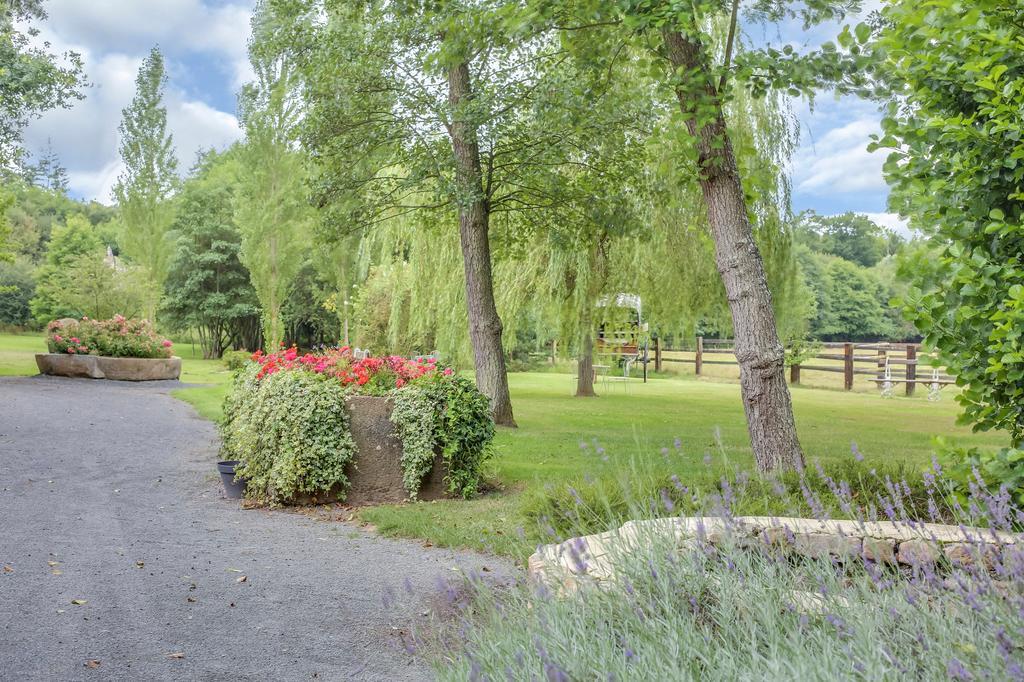 Domaine De La Tour Bed & Breakfast Saint-Pierre-Canivet Bagian luar foto