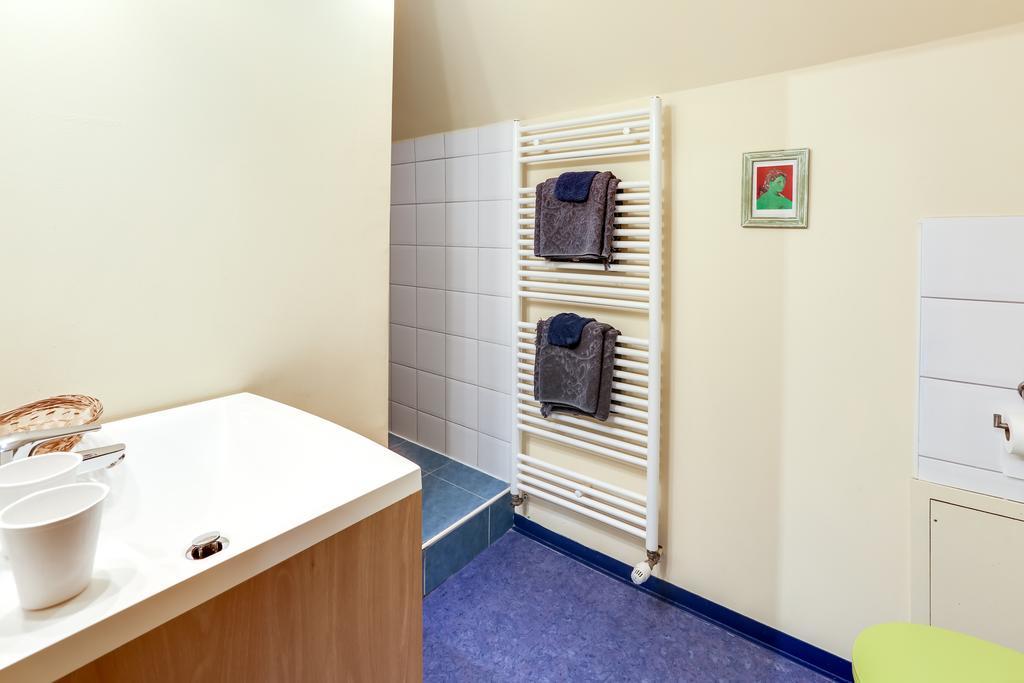 Domaine De La Tour Bed & Breakfast Saint-Pierre-Canivet Bagian luar foto