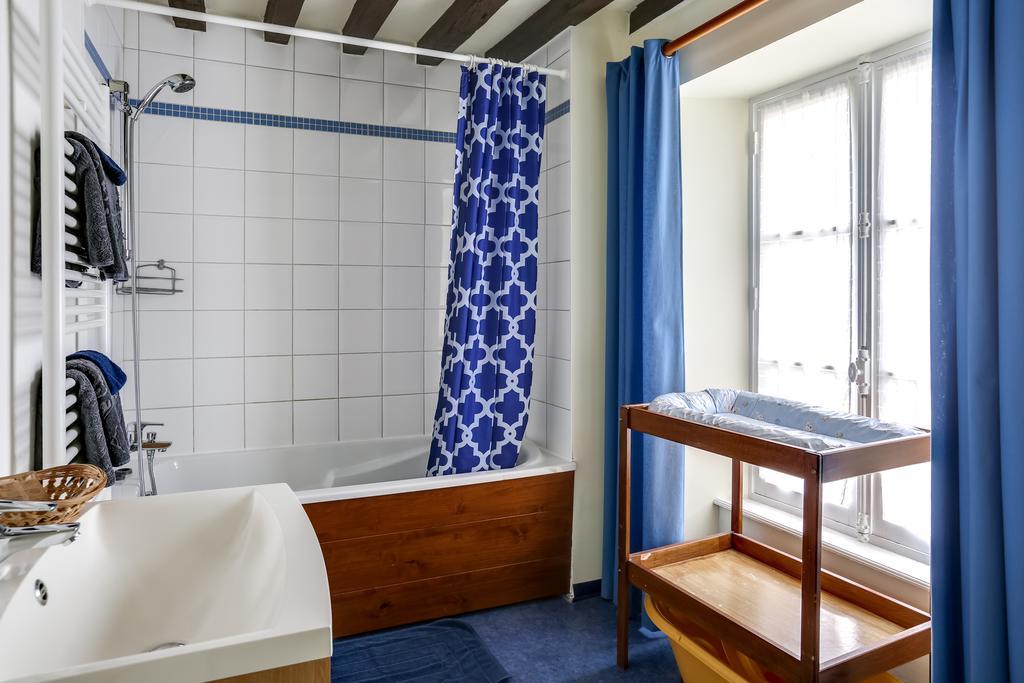 Domaine De La Tour Bed & Breakfast Saint-Pierre-Canivet Bagian luar foto