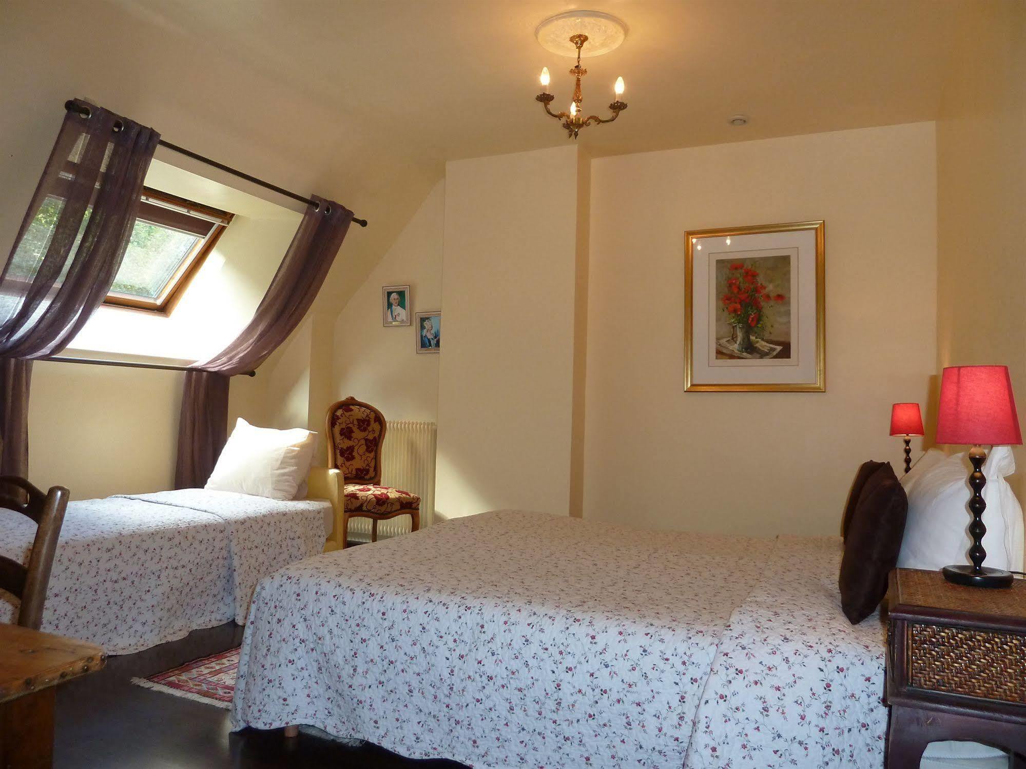 Domaine De La Tour Bed & Breakfast Saint-Pierre-Canivet Bagian luar foto